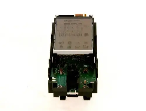 Steuerungsmodul von Bosch mit einem Sichtfenster, das anzeigt, wie das Gerät konfiguriert werden kann. Elektronische Bauteile sind sichtbar.